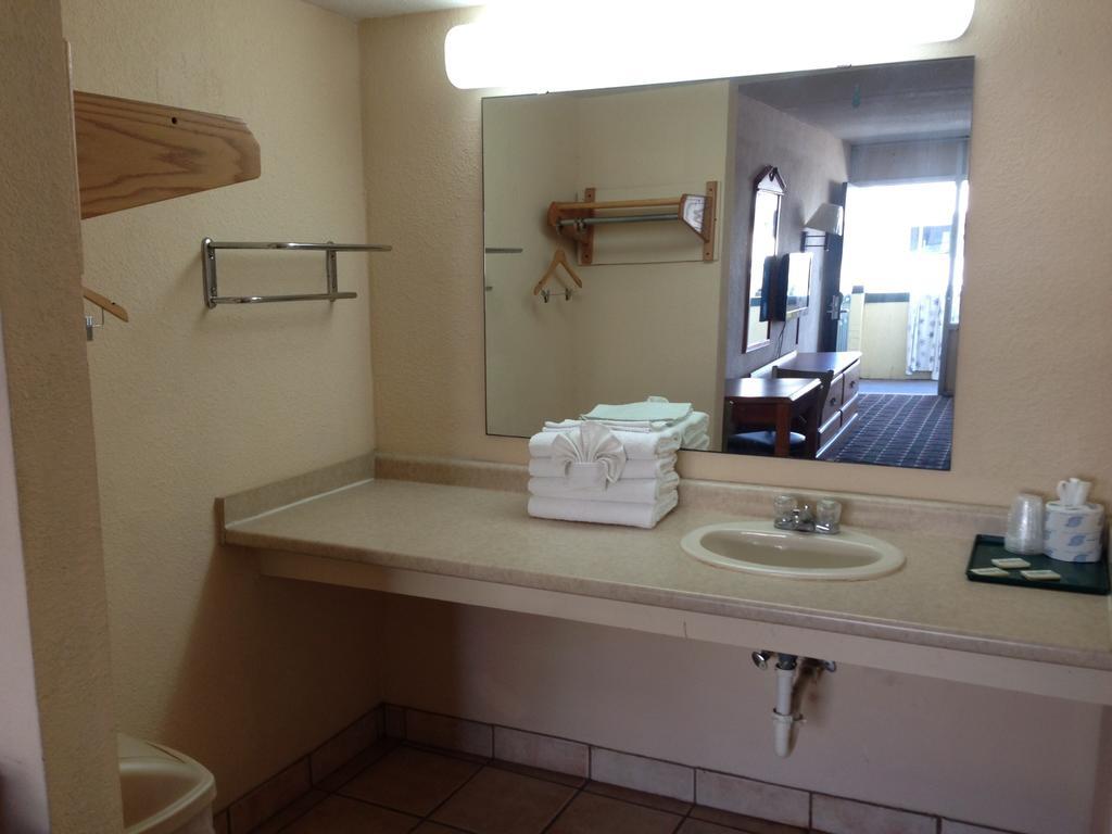 Happy Holiday Motel Myrtle Beach Room photo